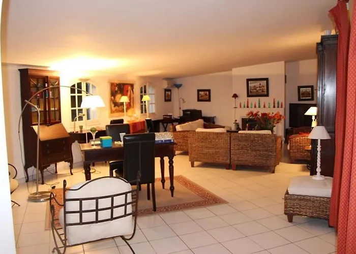 D'agde: A Vivre En Famille Et Entre Amis *